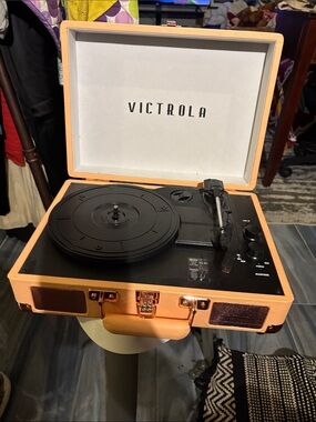Victrola Portable Suitcase Turntable in Peach